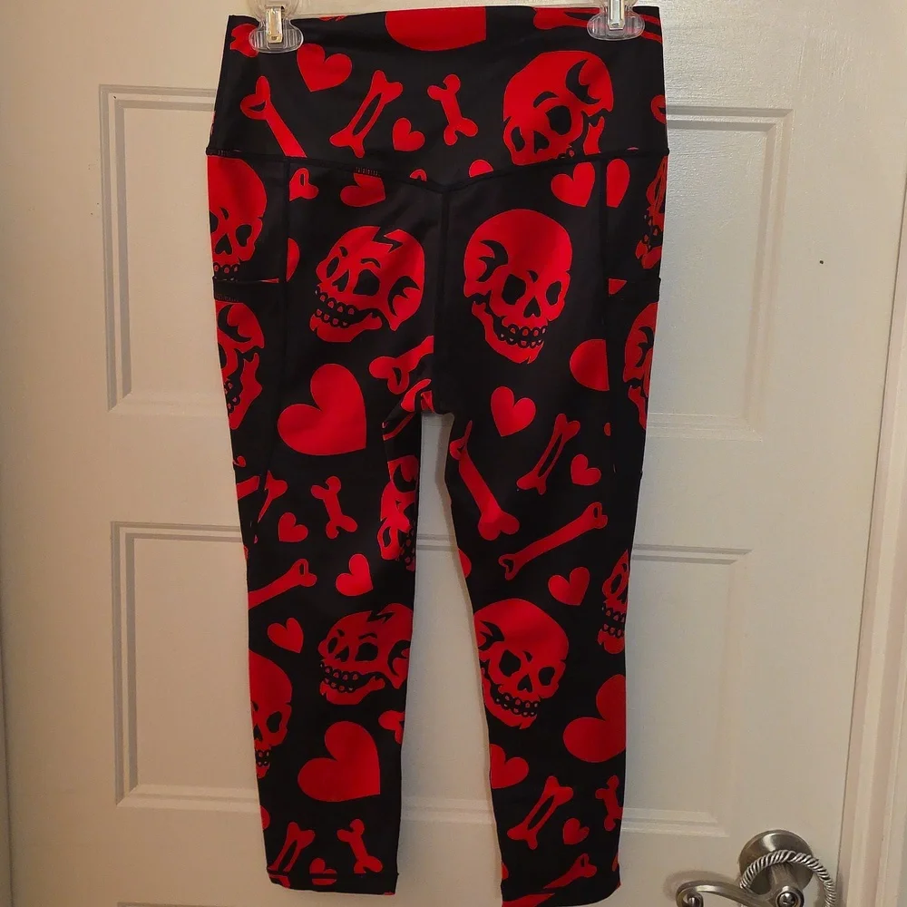 CVG ~ Bleeding L♡VE Medium Capri - Picture 2 of 3